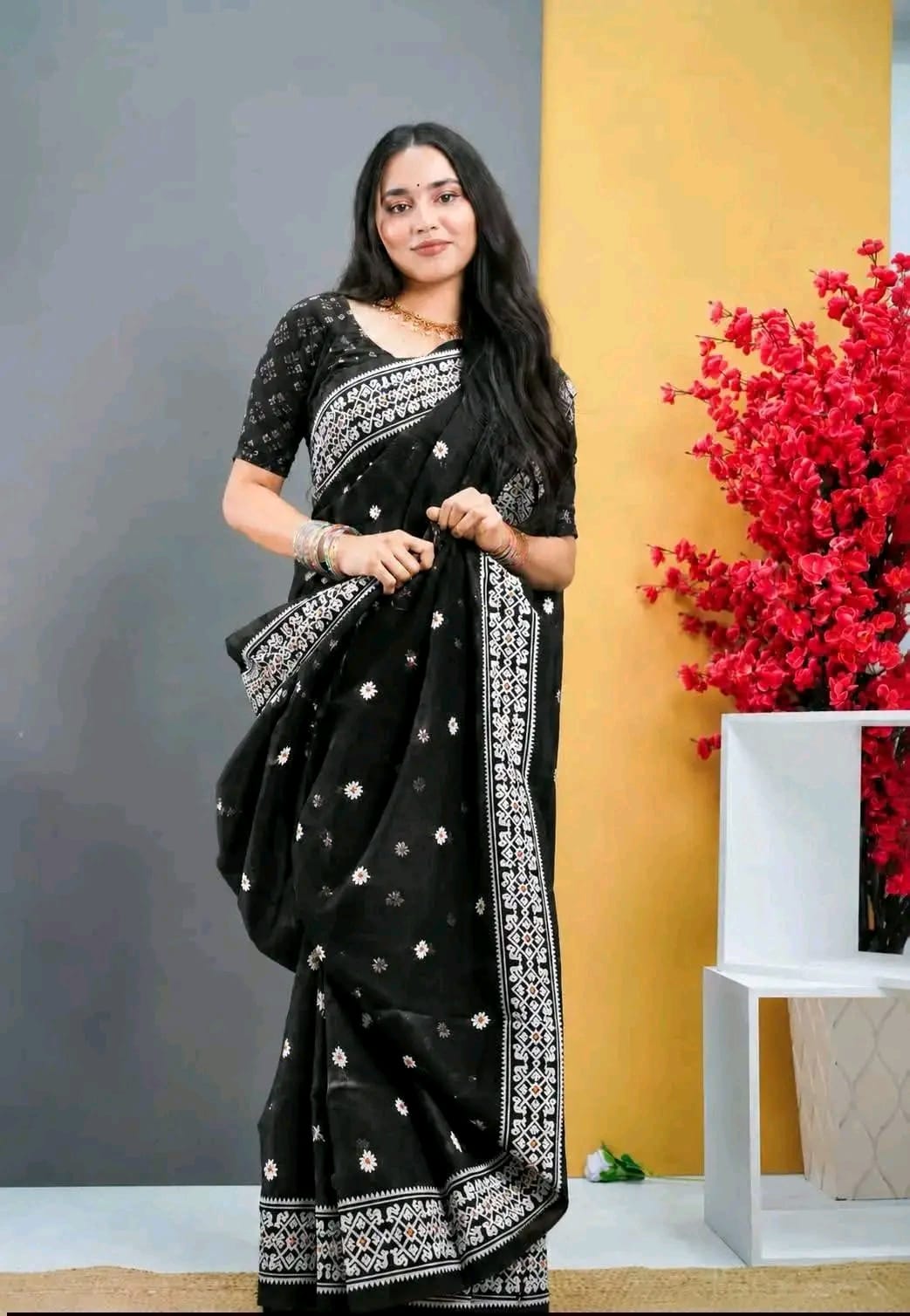 Half Silk Screen Print Saree thumbnail
