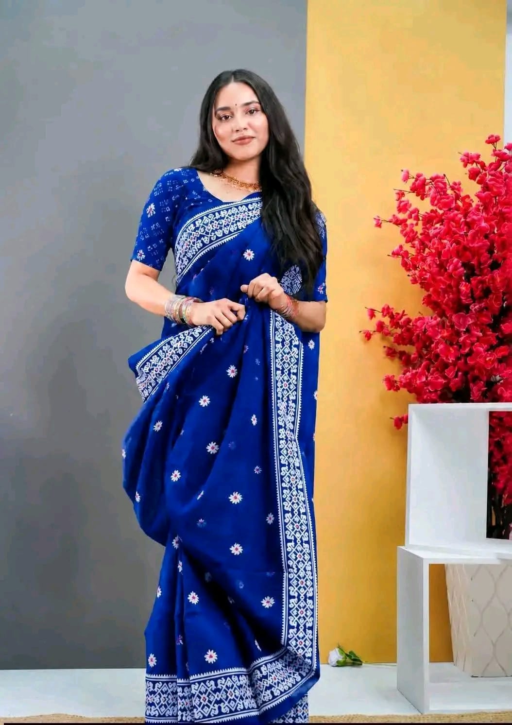 Half Silk Screen Print Saree thumbnail