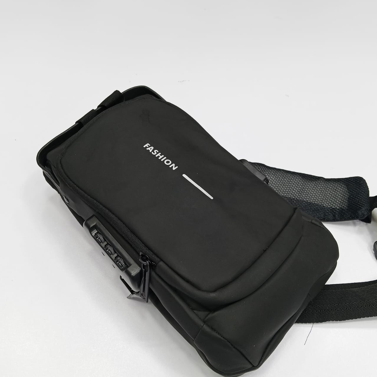 USB charging sport sling Anti-theft shoulder bag (Black) thumbnail